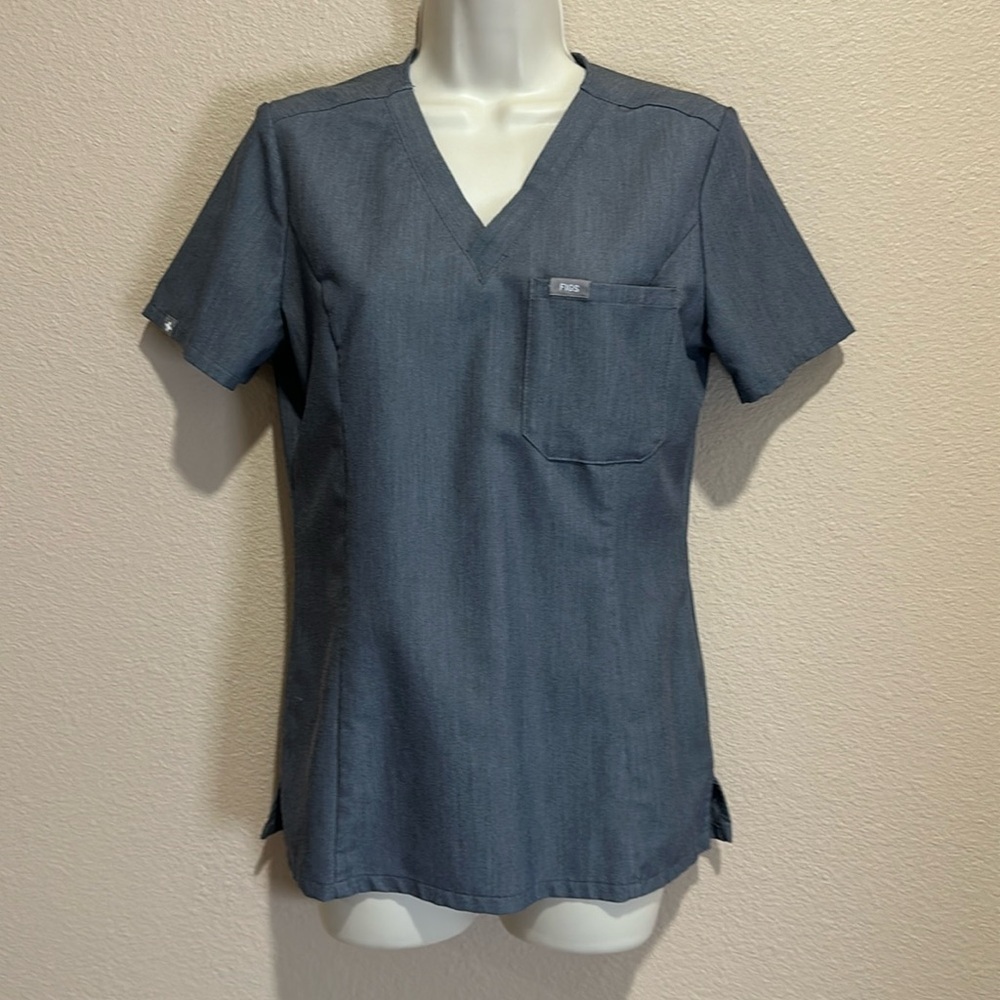 FIGS Technical Catarina Fitted One Pocket Scrub Top, Size XS, EUC